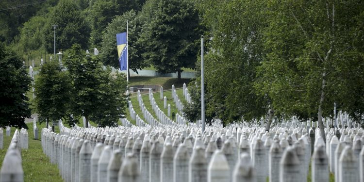 BBC: Prijedlog rezolucije o Srebrenici usvojen uprkos žestokom lobiranju Srbije