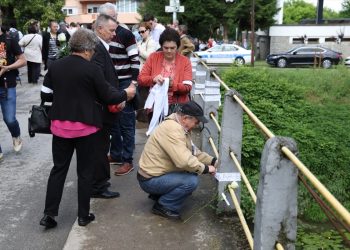 Obilježen Dan bijelih traka: Ne daj Bože nikome da nadživi svoje dijete. Izgradnja spomenika je samo do politike
