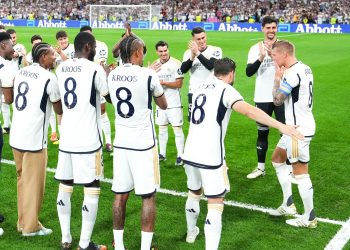 Veličanstven oproštaj od Tonija Kroosa: Saigrači stali u špalir, publika na nogama na Santiago Bernabeuu