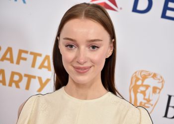 Zaručila se zvijezda Netflixove hit serije, a blagoslov je stigao i od njene slavne majke