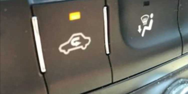 Znate li čemu služi ovo dugme u automobilu?