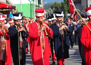 541. dani Ajvatovice: Građani ispratili defile konjanika i orkestar “Mehter” kroz Donji Vakuf