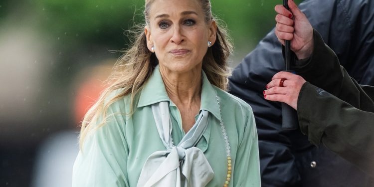 Carrie Bradshaw potpuno promijenila stajling. Ne nosi više odjeću za bakice