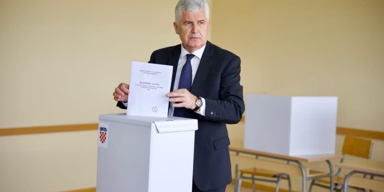 Čović u Orašju glasao na izborima za Evropski parlament