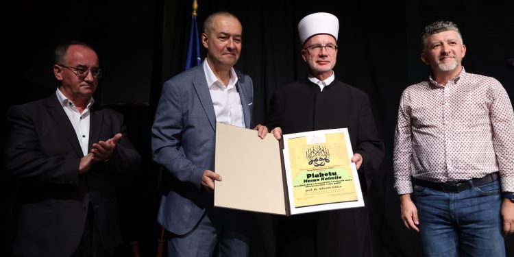 Dani Hasana Kaimije: Prof. dr. Ismetu Bušatliću uručena Povelja „Hasan Kaimija“ za životno djelo