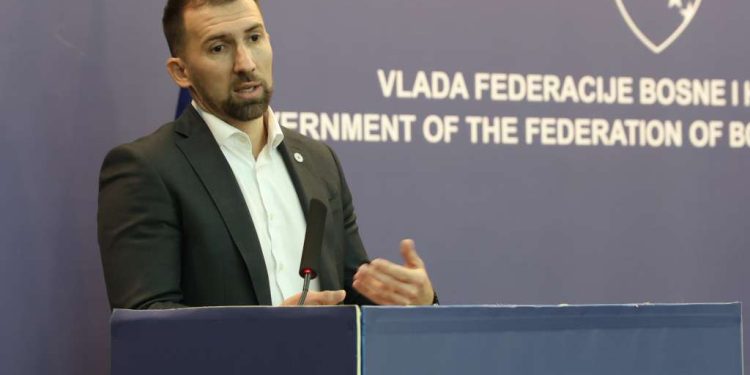 Delić potpisao sporazume s ustanovama socijalnog zbrinjavanja u FBiH ukupne vrijednosti dva miliona KM