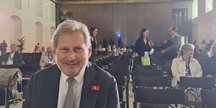 Hahn o proširenju EU: Evropa će ili izvoziti stabilnost ili će uvoziti nestabilnost