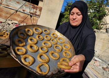 Kako se dočekuje Bajram u Gazi: Palestinke uprkos ratu peku kolače i pokušavaju održati tradiciju