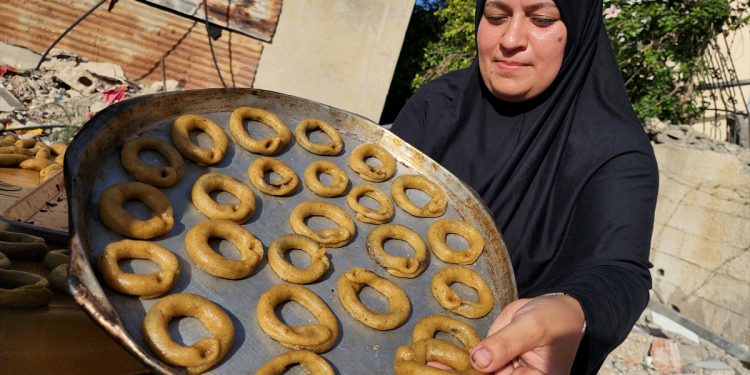 Kako se dočekuje Bajram u Gazi: Palestinke uprkos ratu peku kolače i pokušavaju održati tradiciju
