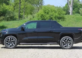 Kao igračka: Silverado EV od 100.000 dolara vozi samo na baterije