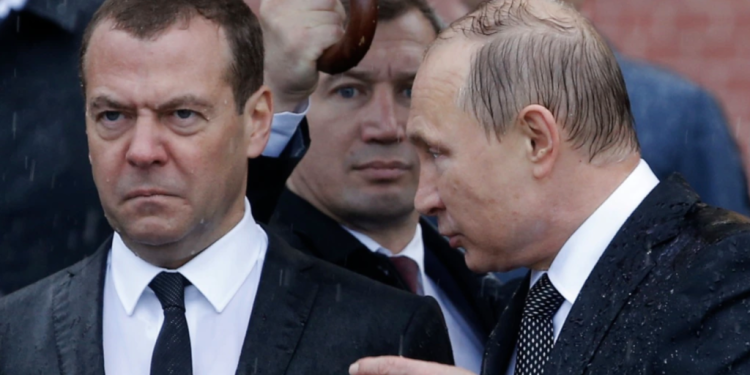 Medvedev pozvao američke neprijatelje da koriste rusko oružje protiv SAD: ‘Nek napadi budu što razorniji’