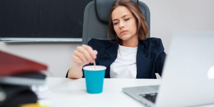 Naučnici imaju bizaran savjet za sve koji sjede na poslu: Konzumirajte više ovaj napitak
