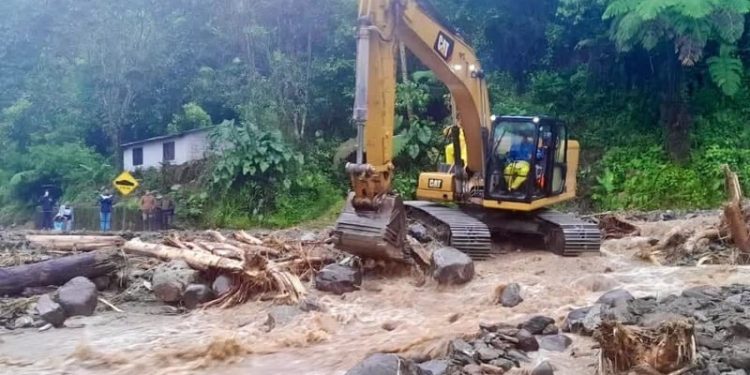 Oluje u Srednjoj i Južnoj Americi. Upaljeni crveni alarmi, ima nastradalih