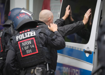 Policija privremeno privela osam osoba nakon sukoba navijača Srbije i Engleske