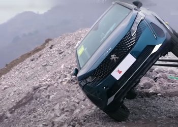 Sa vrha brda bacili VW Tiguan i Peugeot 3008. Koji je izdržljiviji?