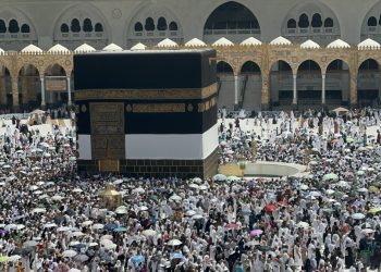 Stotine hiljada budućih hadžija klanjalo džuma-namaz u krugu Kabe