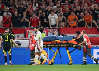 Svi su se uhvatili za glavu. Mađarski igrač ležao nekoliko minuta na terenu nakon strašnog sudara sa golmanom