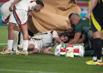 Teško povrijeđeni mađarski nogometaš uspješno operiran, izlazi iz bolnice u srijedu