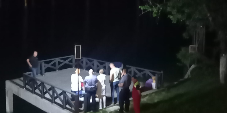 Tragedija na Jablaničkom jezeru: Utopio se maloljetnik, spasioci izvukli tijelo