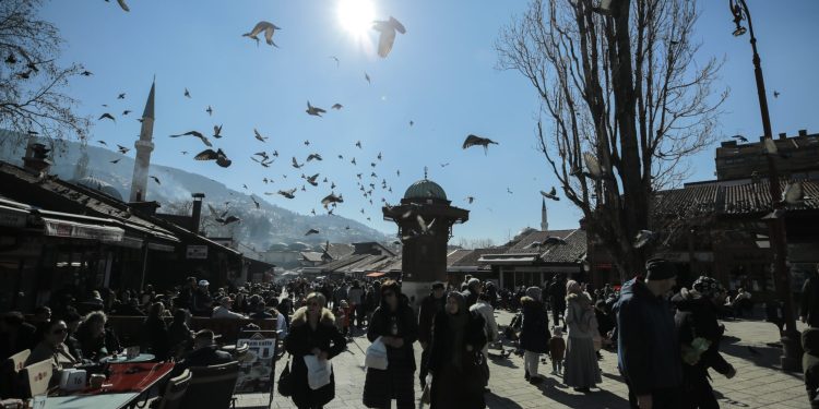 U BiH danas sunčano i vruće, temperature do 34 stepena