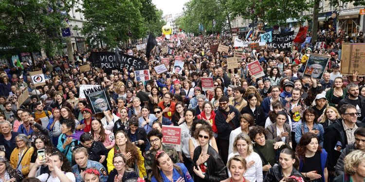 Veliki protest u Parizu: Francuzi ustali protiv krajnje desnice. Veliki broj ljudi izašao na ulice