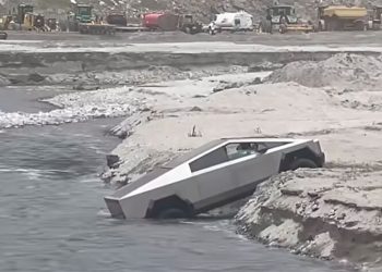 Zašto Tesla Cybertruck nije mogao izaći iz rijeke?