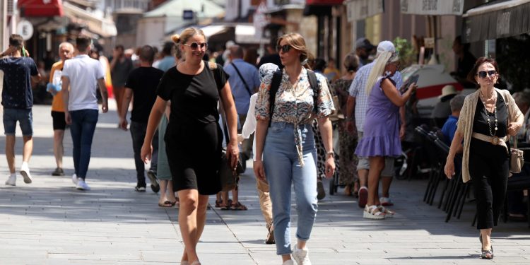 Danas sunčano i veoma toplo, popodne nestabilno na sjeveru zemlje