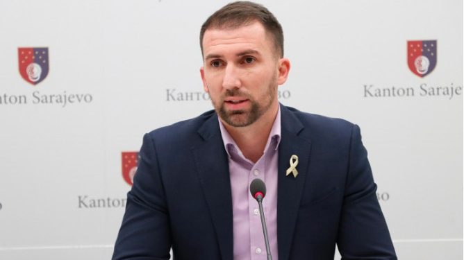 Delić: Zahiragić obmanjuje javnost, niko neće ostati bez zdravstvenog osiguranja