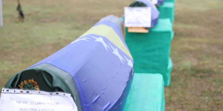 Duše su našle smiraj: Obavljeni kolektivna dženaza i ukop posmrtnih ostataka četiri žrtve ubijene na području Prijedora