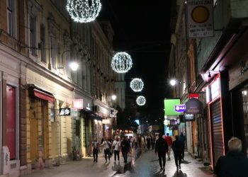 Fizički obračun u centru Sarajeva: Dvojica muškaraca se potukla, jedan ostao ležati. Evo šta kažu iz MUP-a