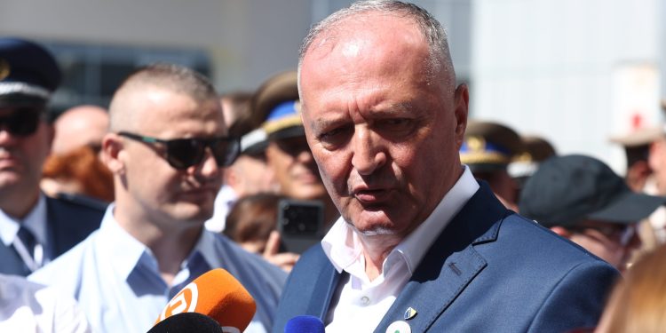Helez: Pitao sam ministre iz RS zašto ne daju da danas bude dan žalosti u BiH. Rekli su mi da ne smiju glasati za to