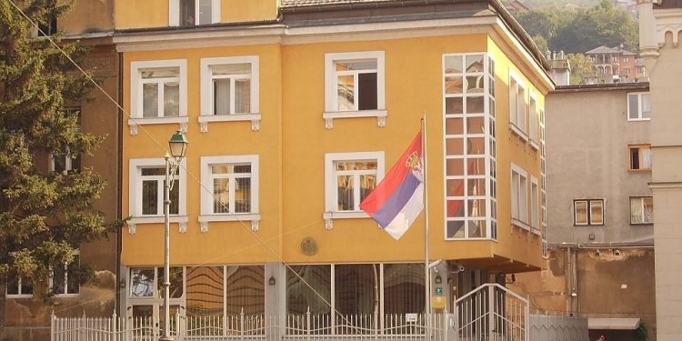 I Ambasada Srbije zabrinuta zbog izjava Heleza