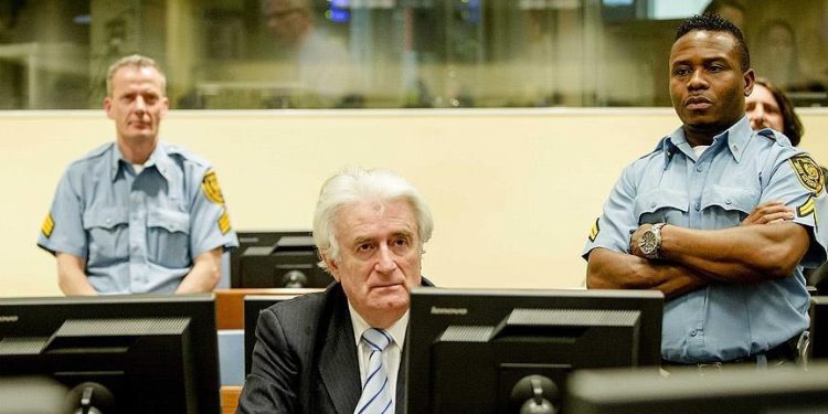 Magazinović: Suočavanje s prošlošću mora biti institucionalizirano. Dok se pojavljuju murali posvećeni ratnim zločincima, nasilje i zlo je norma