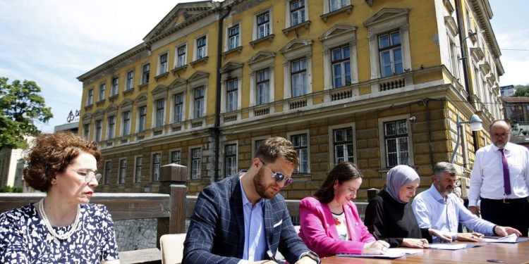 Počinje još jedan projekat obnove fasade u Sarajevu: Žuta zgrada na Drveniji dobija ljepši izgled