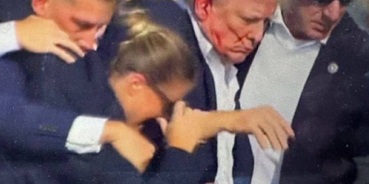 Šokantan napad u SAD: Trumpa okrznuo metak, atentator ubijen