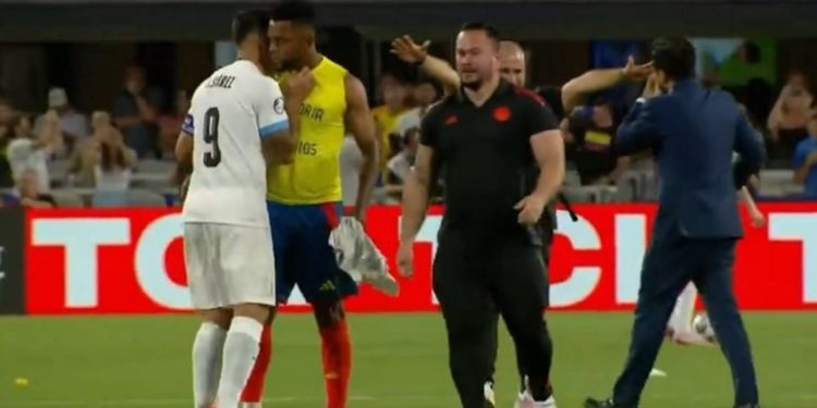 Suarez pokušao ugristi protivnika pa se naglo predomislio