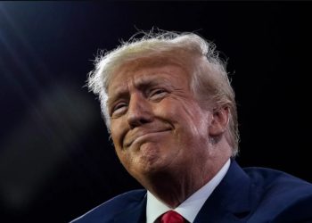 Trump ne bira sredstva: Pokrenuo je prljavu kampanju protiv Harris, od preljube do seks-skandala