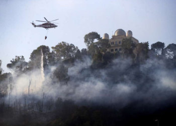 Veliki požar zahvatio brdo kod Rima, evakuirano osoblje televizije RAI