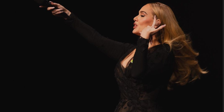 Adele se vinula na i-Tunes listi. Pomela je konkurenciju