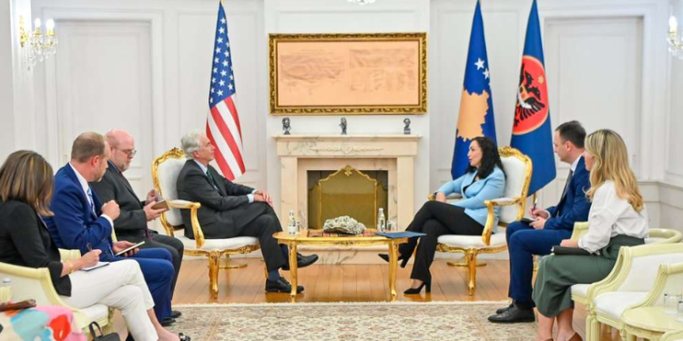 Direktor CIA-e se sastao s Kurtijem u jeku napetosti Kosova i Srbije