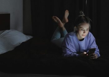 Istraživanje potvrdilo: Plavo svjetlo navečer i noću povećava rizik od ove bolesti