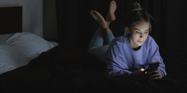 Istraživanje potvrdilo: Plavo svjetlo navečer i noću povećava rizik od ove bolesti