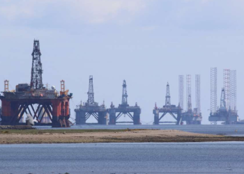 Naftni div Saudi Aramco objavio pad dobiti, rekordno niska cijena barela nafte
