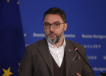 Staša između čekića i nakovnja: Košarca stegle dvije struje SNSD-a