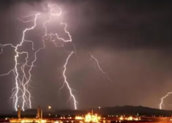 U Grčkoj zabilježeno 32.000 udara groma za 24 sata