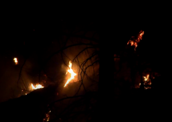 Vatrogasci u Splitu odbranili kuće, ali ih čeka teška noć