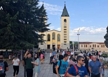 Važan dan za Katolike: Hiljade vjernika na blagdan Velike Gospe u Međugorju i u Širokom Brijegu