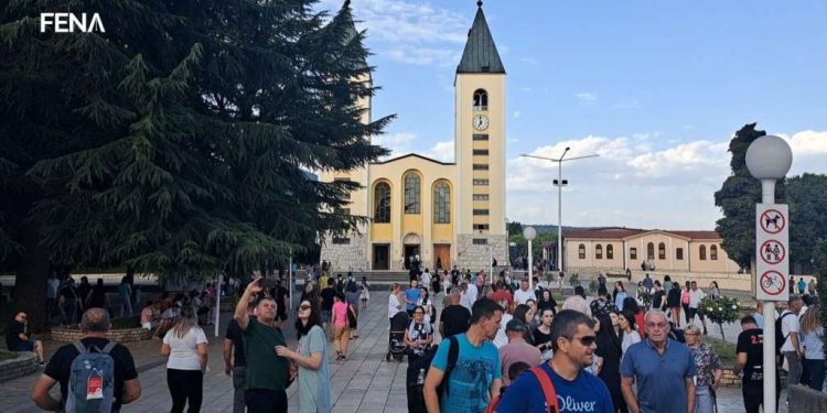 Važan dan za Katolike: Hiljade vjernika na blagdan Velike Gospe u Međugorju i u Širokom Brijegu