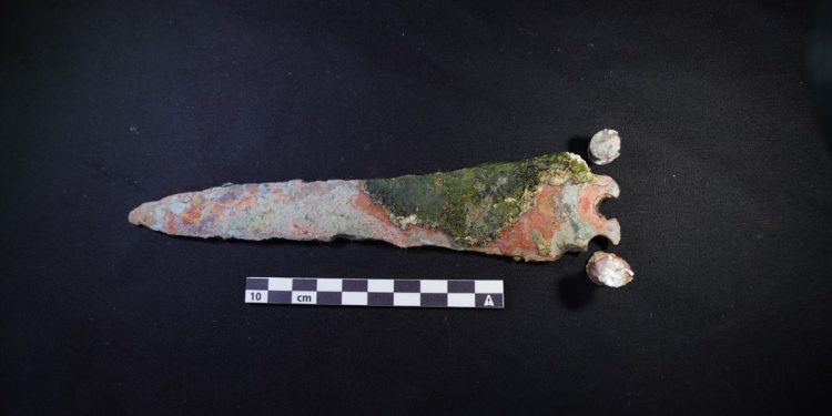 Veliko arheološko otkriće: Otkriven bronzani bodež star 3.600 godina