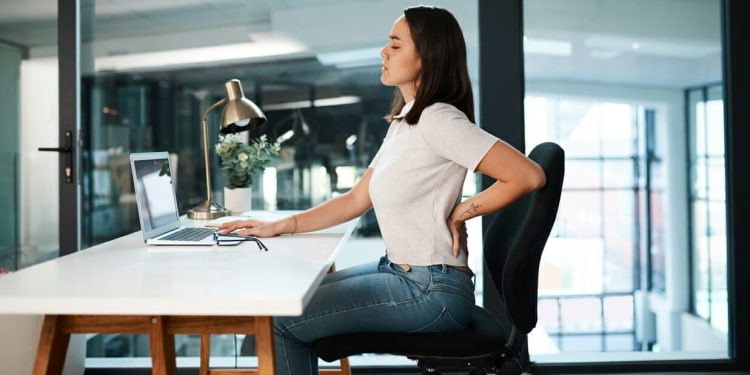 ‘Uredska zadnjica’ nije mit. Novi trend na mrežama upozorava na pogubne učinke dugotrajnog sjedenja